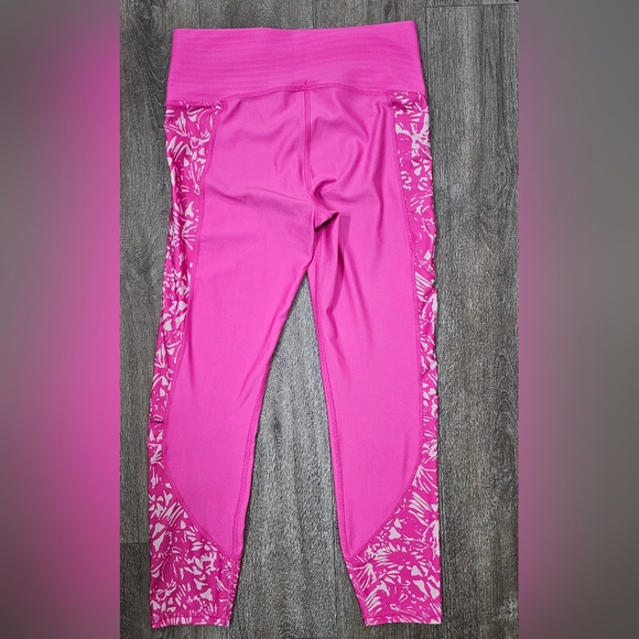 Under Armour Pink Patterned High-Rise Compression Leggings-Size Medium - Picture 4 of 4